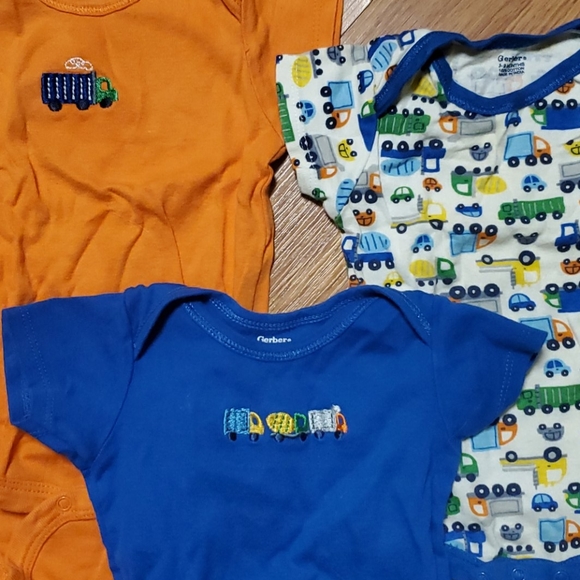 3-9m Gerber 100% Cotton Truck Set - Picture 2 of 3